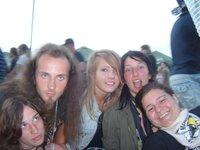 od lewej: jakiś kolo, Gonzo, Kiti, ja, Mróweczka. Woodstock 2009