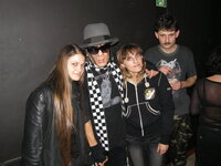 Jussi z The 69 Eyes z fankami