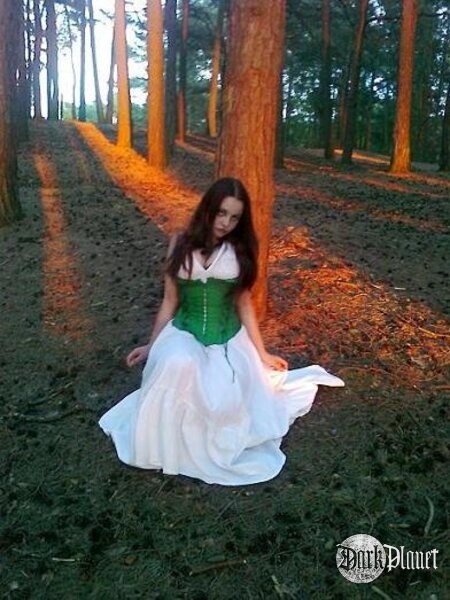 i skogen..