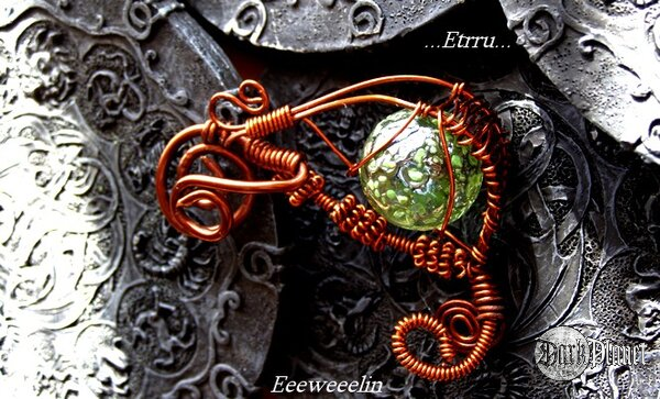 Wisior "...Etrru..." 