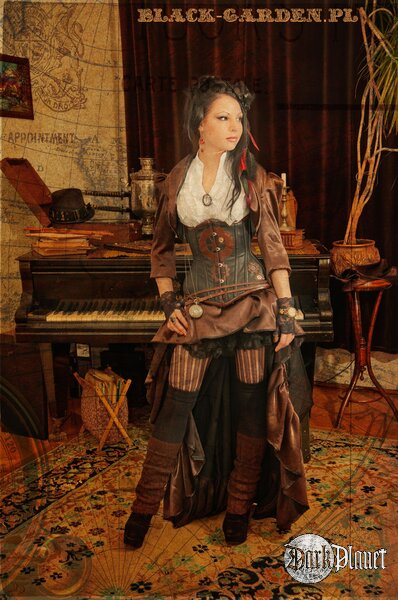 Kolekcja steampunk, modelka Koseatra