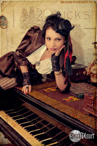 Kolekcja steampunk, modelka Koseatra