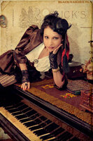 Kolekcja steampunk, modelka Koseatra