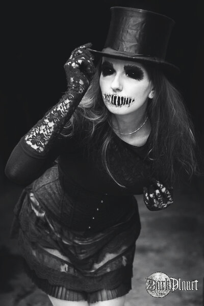 Dark lady