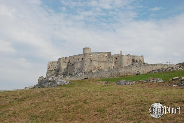 Zamek w oddali