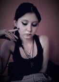 "W mojej głowie węże Próbuje ci wybaczyć Każdy się kiedyś zmienia Może i on się zmieni."  Sharan Van Etten "Serpents"