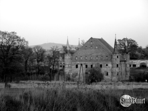 renesansowy dwór obronny 1599 w Piotrowicach Św.