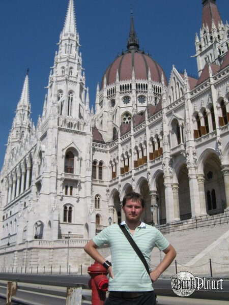 Przed parlamentem w Budapeszcie
